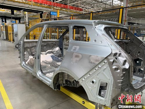 一輛新能源電動(dòng)汽車(chē) 誕生記 400余臺(tái) 變形金剛 同時(shí)作業(yè)